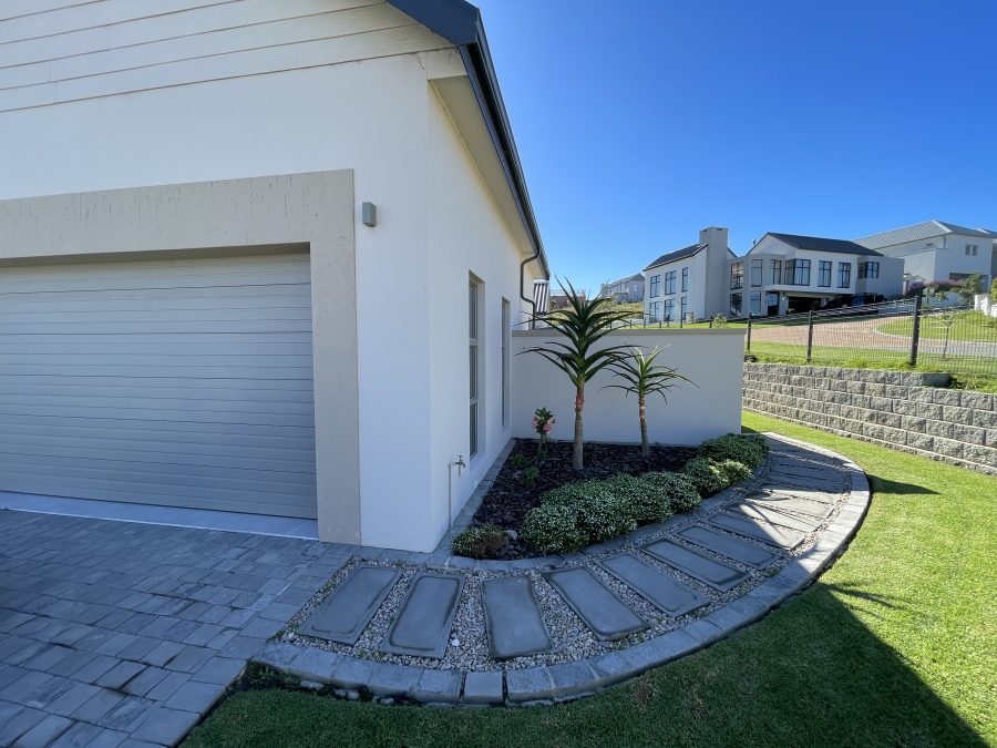 4 Bedroom Property for Sale in Kingswood Golf Estate Western Cape